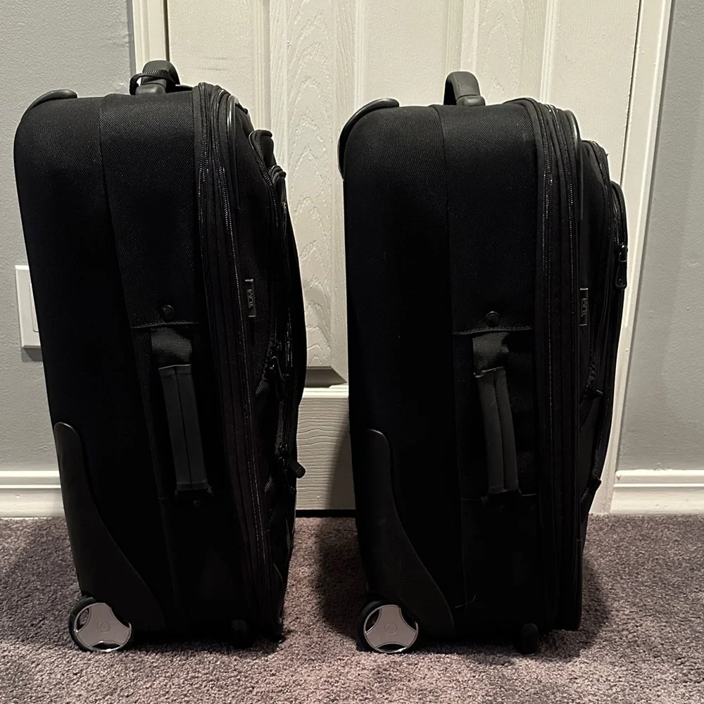 Black Travel Suitcase Set